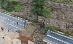 İzmir’de Şiddetli Yağış Yolu Çökertti: Selçuk–Aydın Kara Yolu Ulaşıma Kapatıldı