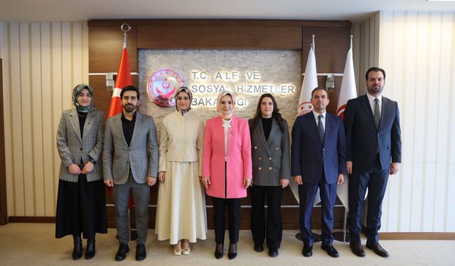 Bakan Göktaş, T3 Vakfı Başkanı Elvan Kuzucu Hıdır ile Bir Araya Geldi